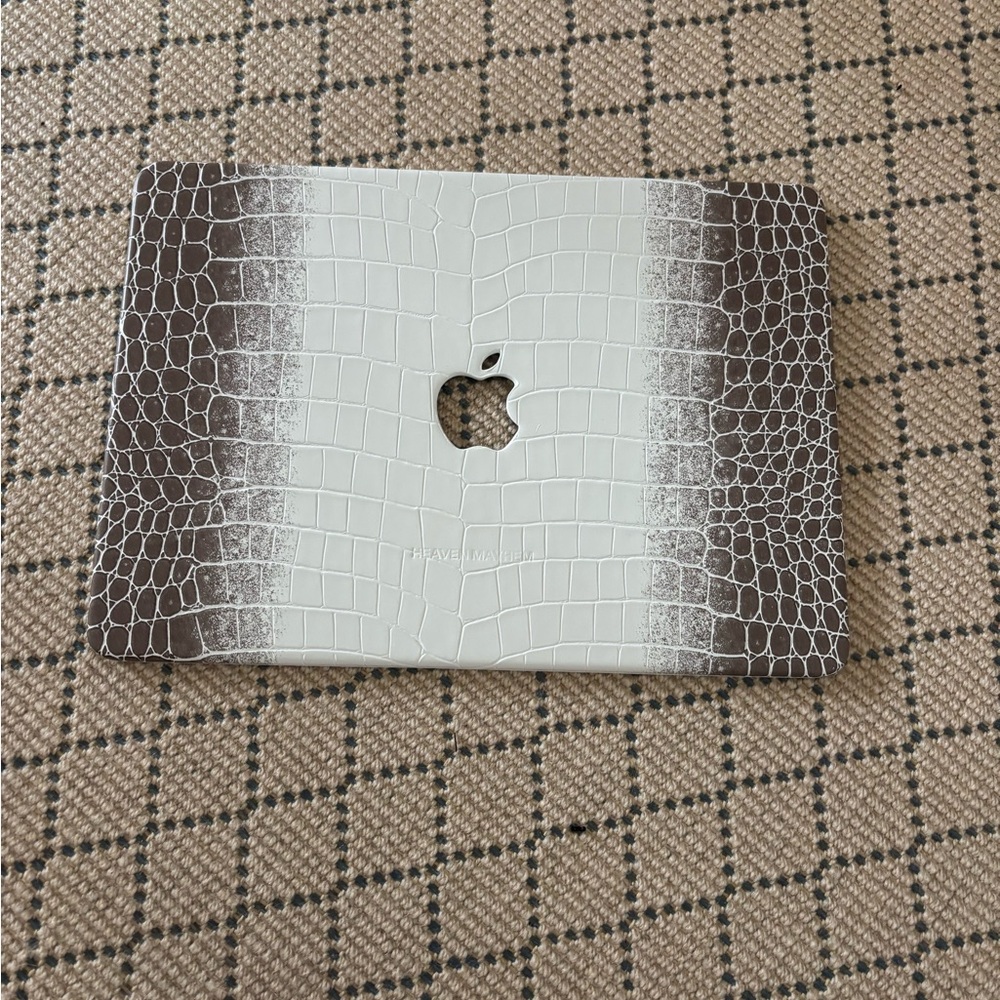 Elegant White and Brown laptop Case- color breezy bran new